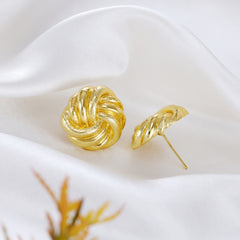 Knot Etched Gold Stud Earring