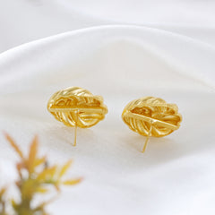 Knot Etched Gold Stud Earring
