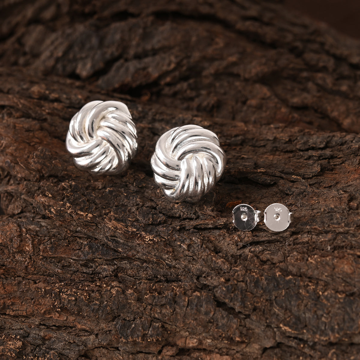 Knot Fluid Silver Stud Earring
