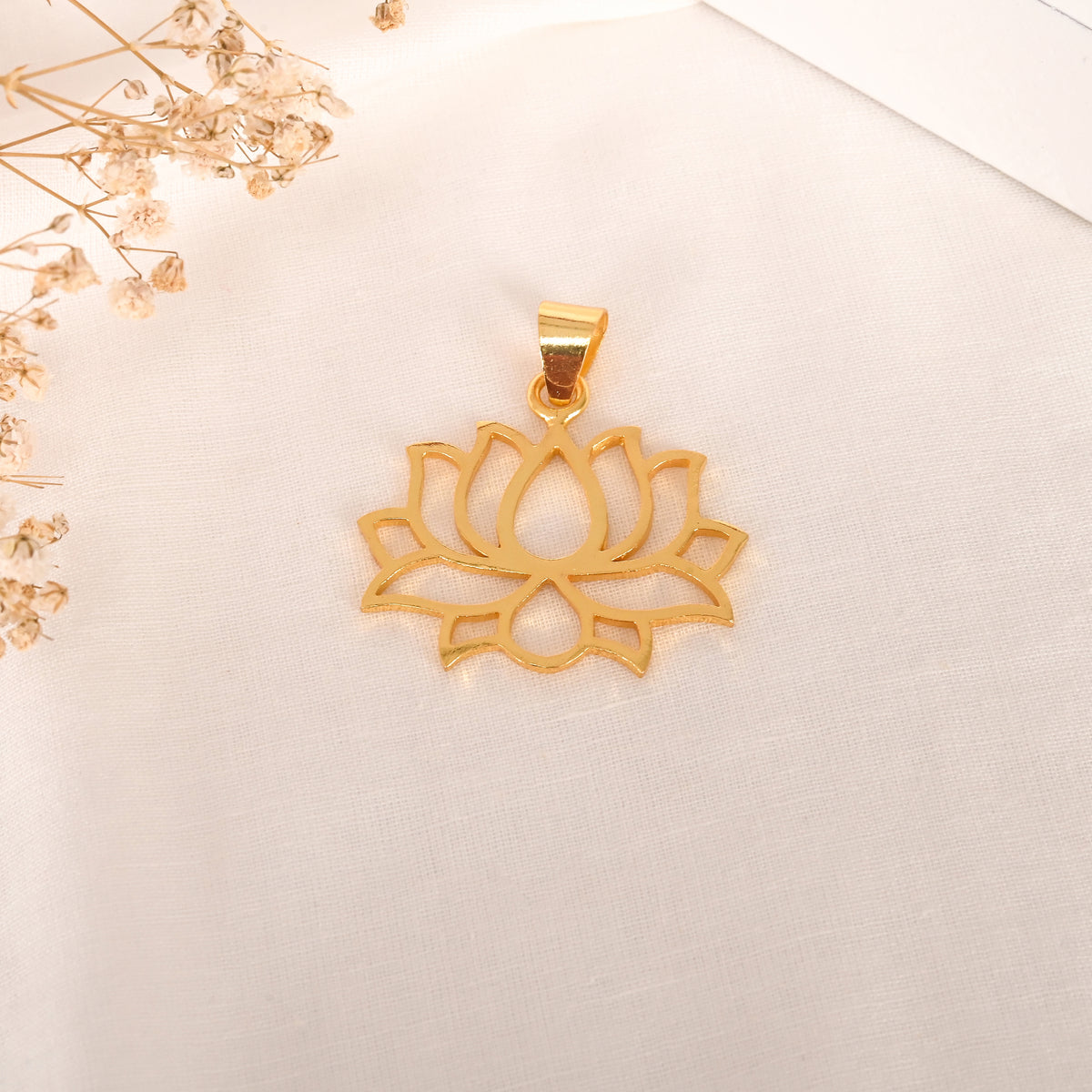 Neeraja Gold Pendant