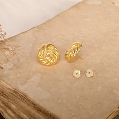 Knot Fluid Gold Stud Earring