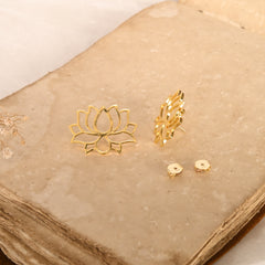 Neeraja Gold Stud Earring