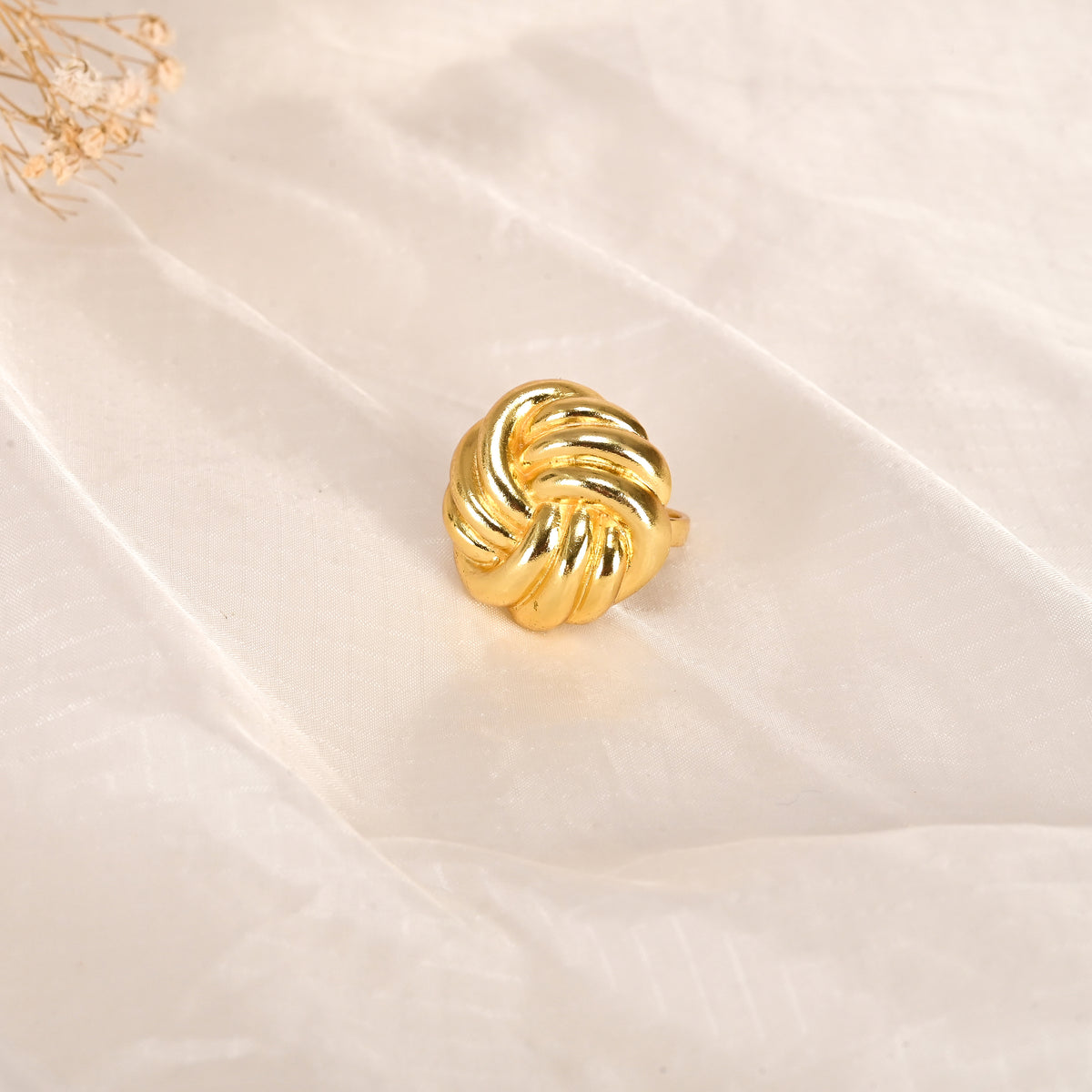 Knot Fluid Adjustable Gold Ring